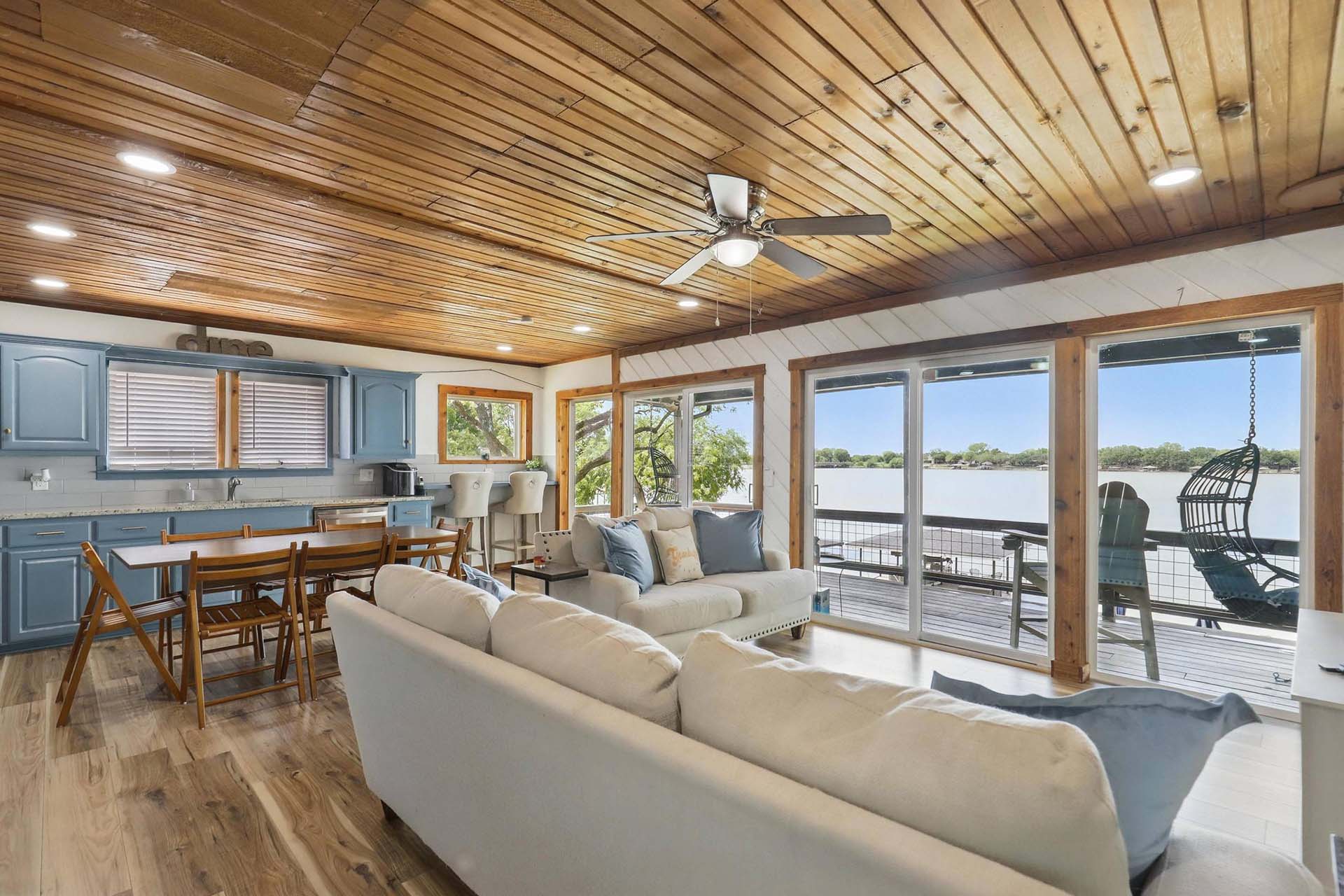 Modern cabin style living room in a Dallas area short-term rental home